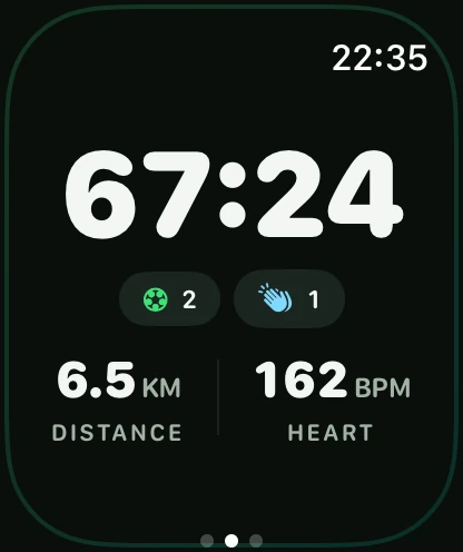 FullPitch recording a match on Apple Watch with elapsed time, distance and heart rate